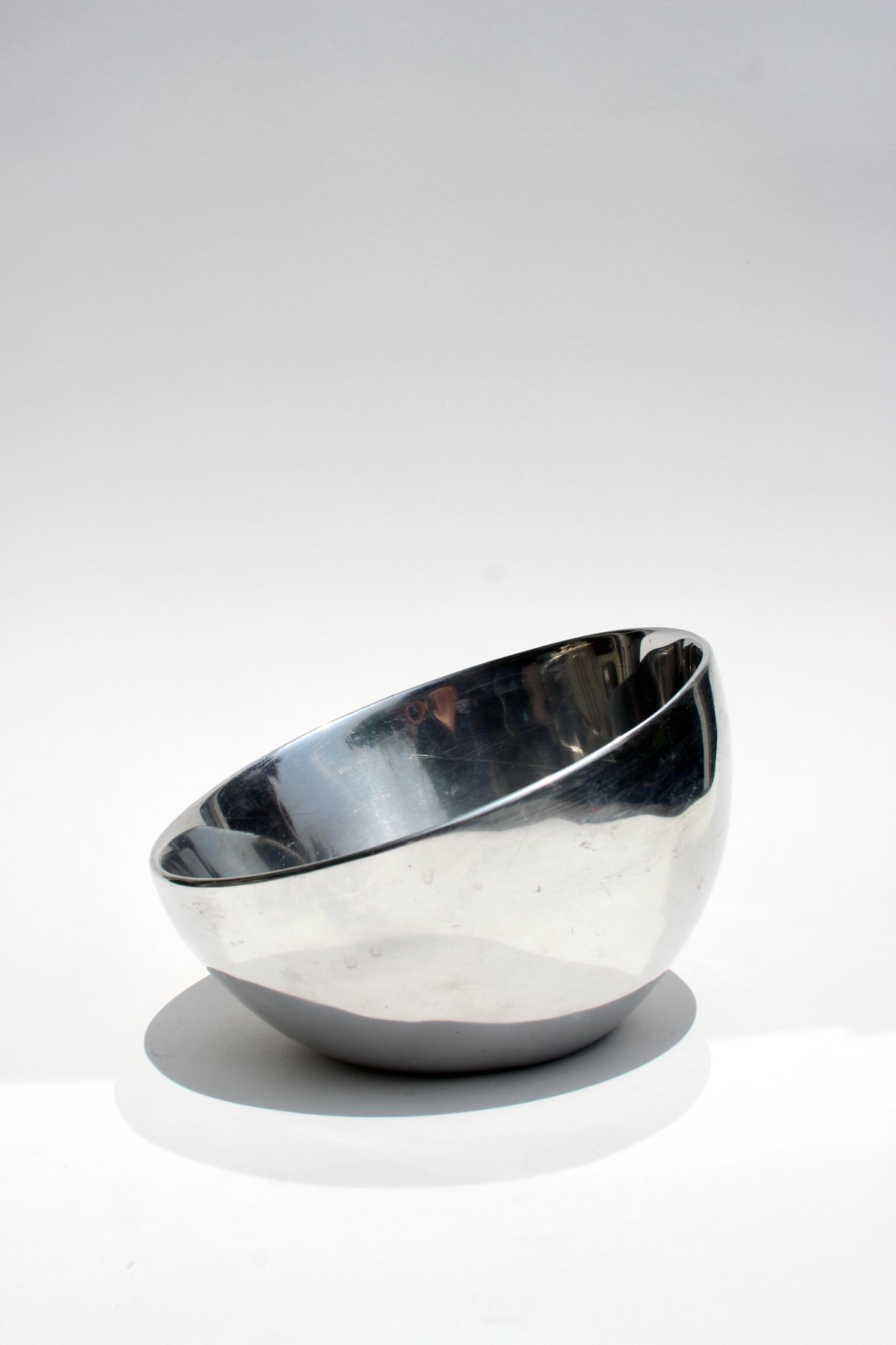 tilt metal bowl
