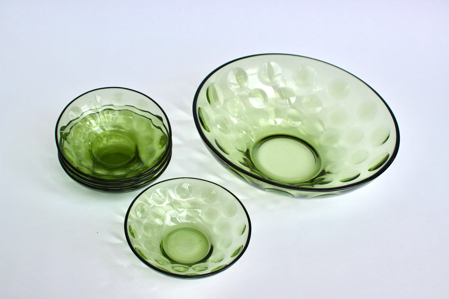 green dot glass serving bowl set