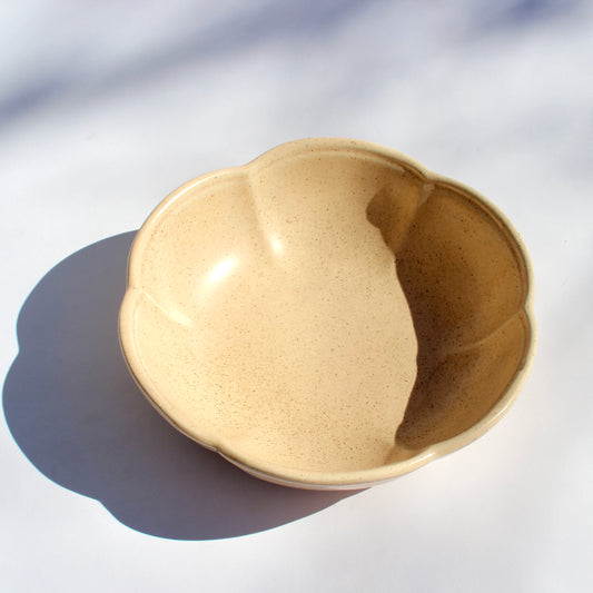 peach scalloped ceramic bowl