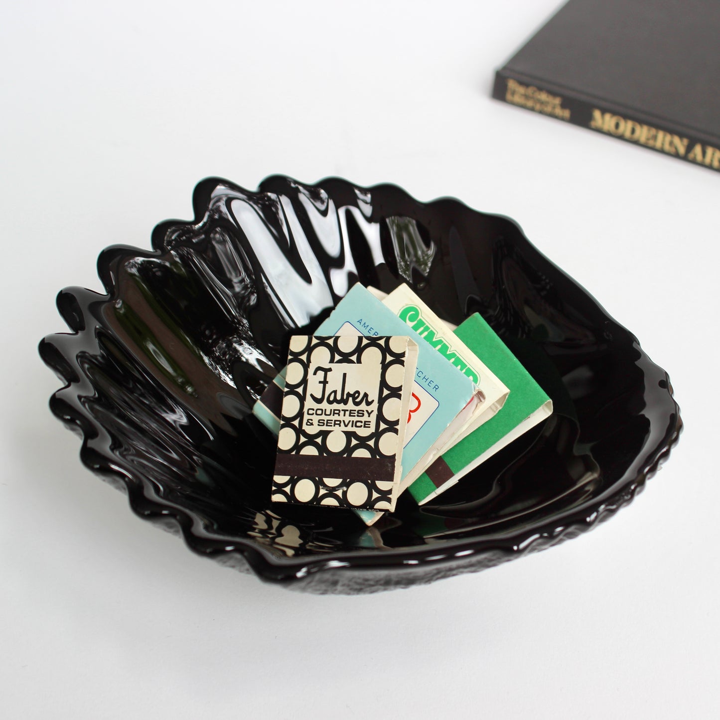 black clamshell dish